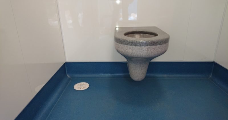 Shower and toilet facilities in the Channel port installation